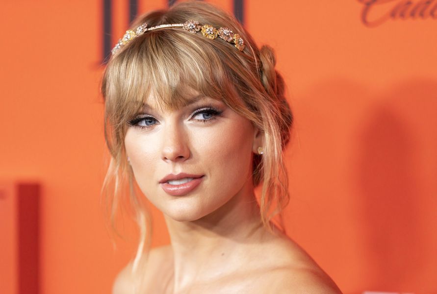 Taylor Swift anunță „Versiunea lui Taylor” a albumului Sophomore „Fearless” - „Love Story” ieșit în seara asta