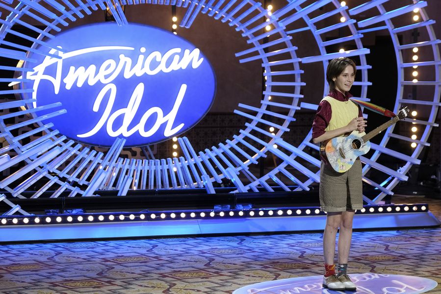Transsukupuoliset teinit Ace Stiles vaikuttavat American Idol -tuomareihin tarinallaan ja äänellään