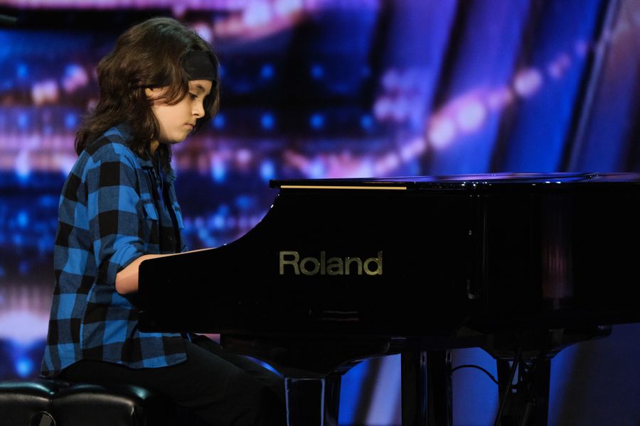 O músico de 12 anos, Jacob Velazquez, traz inspiração - e uma reviravolta surpreendente - para o palco ‘AGT’