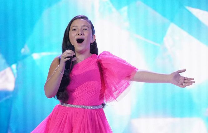 11-ročná kanadská speváčka Roberta Battaglia Floorsová hlasovala pre sudcov „AGT“ s obálkou Alessie Cara