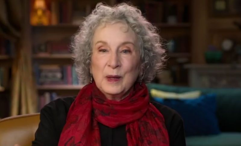 'Handmaid's Tale' forfatter Margaret Atwood insisterer på alt i bogen 'Happened In Real Life'