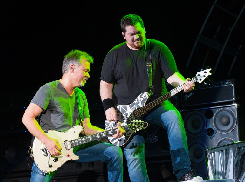 Syn Eddieho Van Halena Wolfgang Pays venoval pieseň pre svojho otca, hovorí Val Halen je hotový