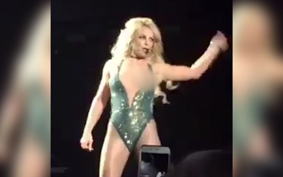 Britney Spears vilgutab Las Vegase residentuuri kontserdil kogemata publikut
