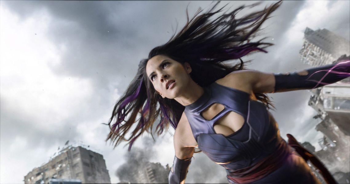 Olivia Munn vykopáva svoj „X-Men“ meč Psylocke a predvádza niektoré pôsobivé pohyby